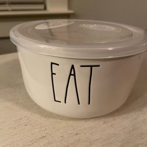 Rae Dunn ceramic bowl with lid